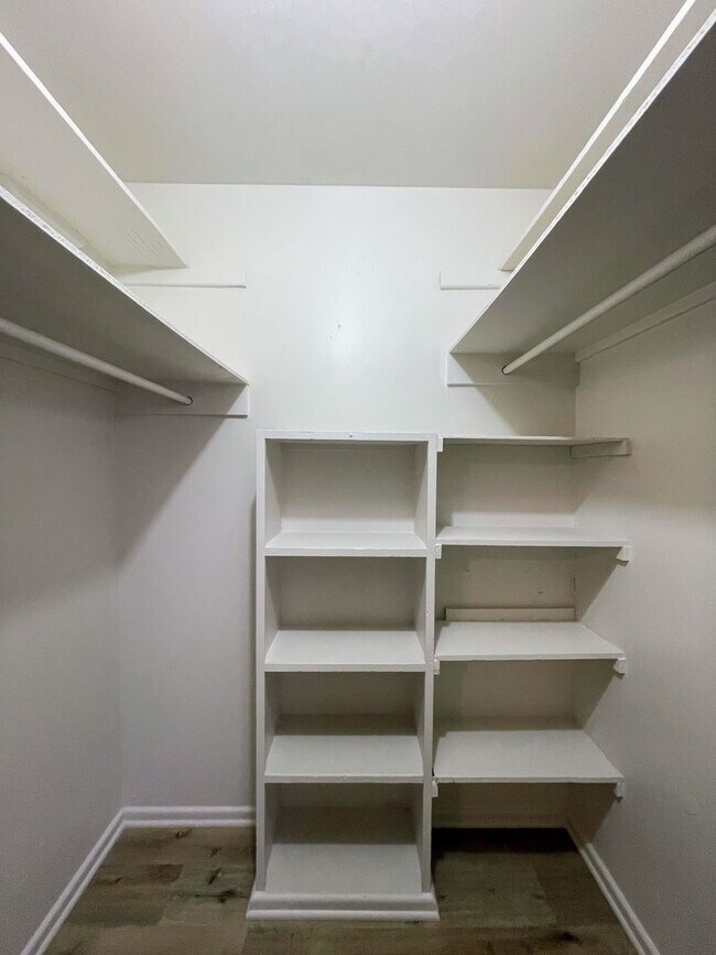 Building Photo - Cozy?Charm Meets Modern Luxury – Your Perfect Lamesa Retreat!