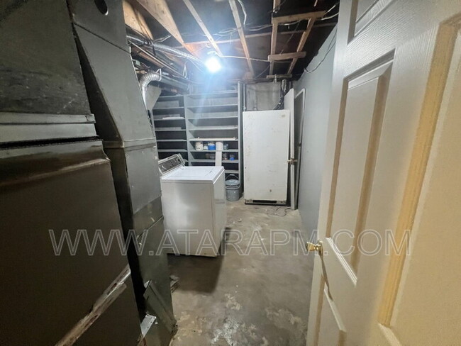 Building Photo - 1001 E Sego Lily Dr