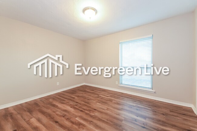 Building Photo - 2413 Golden Willow Ln