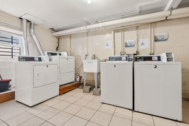 Building Photo - 71 Oxford Ave