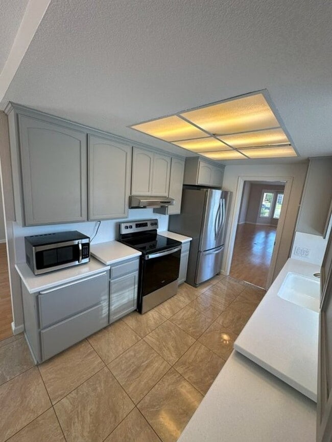 Building Photo - Nor Cal Realty, Inc. - 3 Bedroom 2  Bath w...