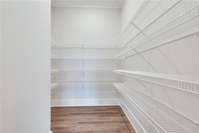 Building Photo - 435 Maplewood Dr