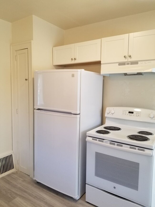 Building Photo - N. 25th Ave 2 bedroom Craftsman w/basement