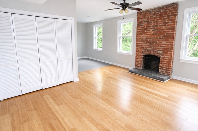 Interior Photo - MELLON ST -- 132