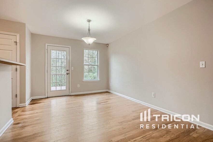 Building Photo - 3160 Brookfield Dr SW