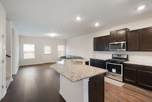 Building Photo - Private Cul-de-Sac Living with Spacious Backyard