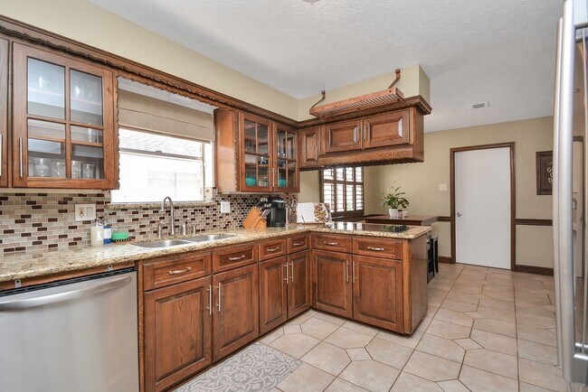 Building Photo - 9811 Rocktree Dr