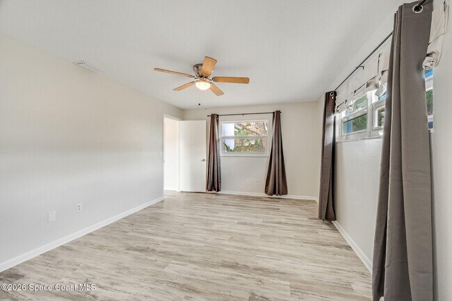 Building Photo - 490 Park Ave