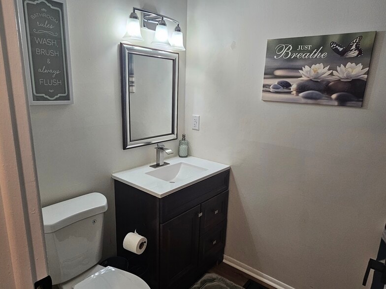 Building Photo - 5786 Singer Ct