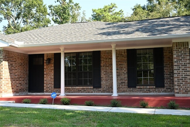 Building Photo - 212 Summit Dr