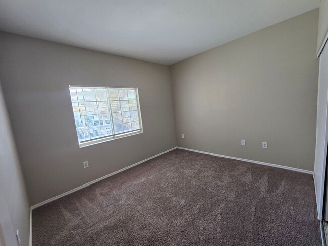 Building Photo - A Fabulous 2 Bedroom Downstairs Condo Cent...