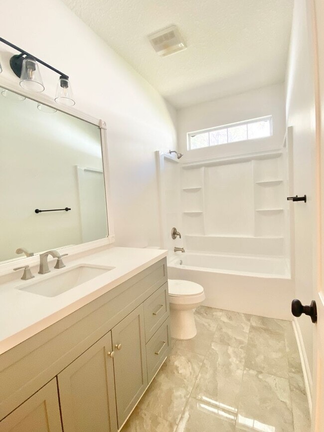 Building Photo - Large 5 BR Home in a cul de sac neighborhood in Pooler,Ga!