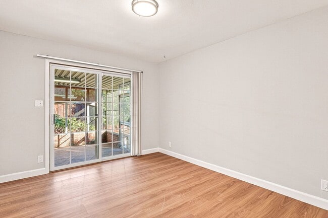 Building Photo - 4448 Irvington Ave