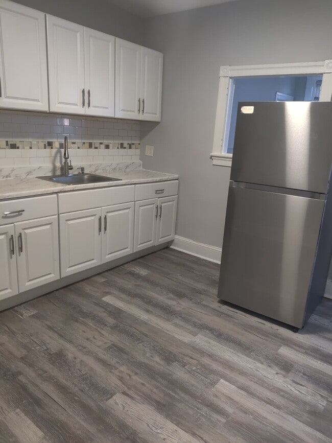 Building Photo - 127 E Coulter St