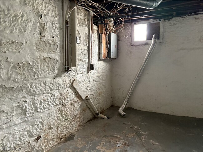 Building Photo - 404 3rd St NW