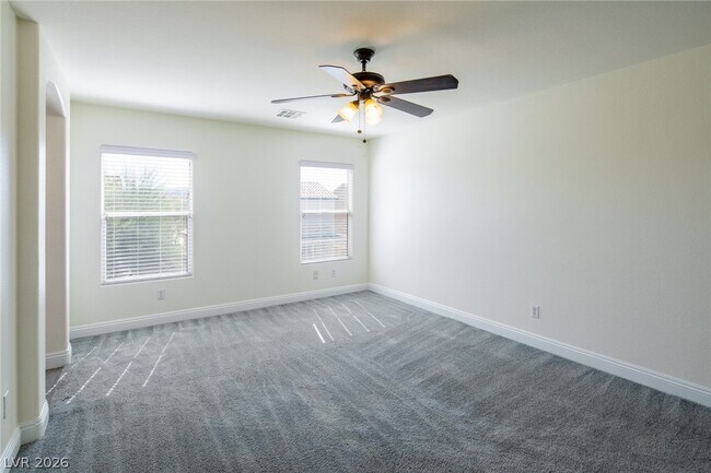 Building Photo - 1068 Crescent Falls St