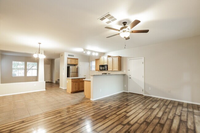 Building Photo - 7005 S 40th Ln