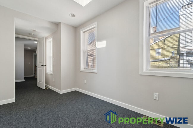 Building Photo - 303 S Washington St