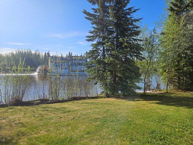 Building Photo - Right on the river! 2 Bedroom, 1.5 Bath, W/Garage, Duplex!