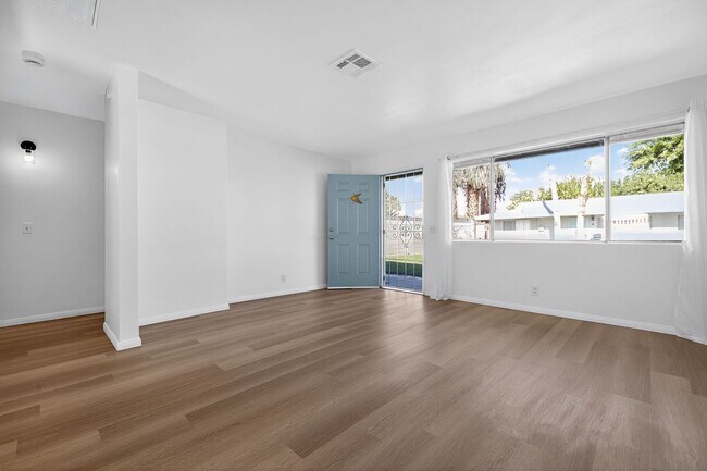 Building Photo - 44440 Acacia Dr