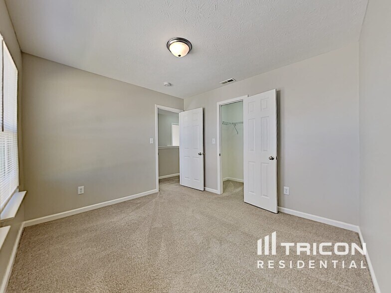 Building Photo - 2887 Beethoven Ave