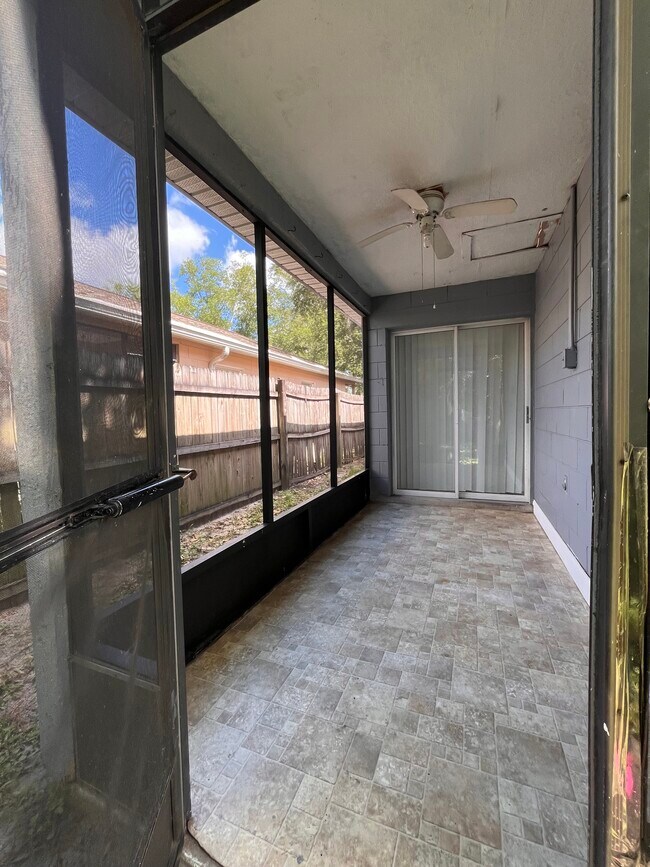 Building Photo - 11232 River Grove Dr