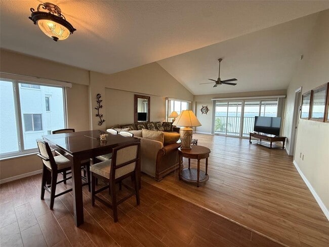 Building Photo - 1477 Park Beach Cir