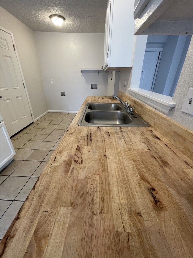 Building Photo - 1046 Lemon Tree St