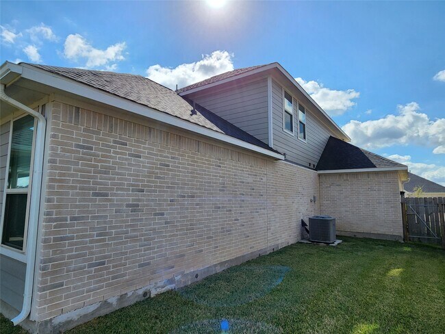 Building Photo - 31322 Whitfield Ct
