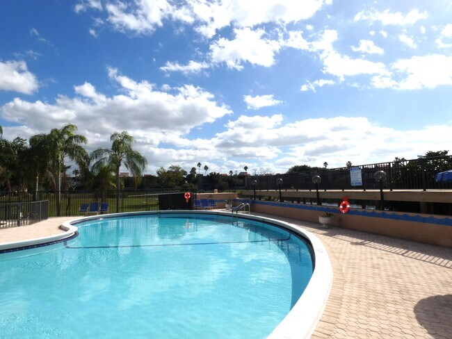 Building Photo - 357 N Rock Island Rd