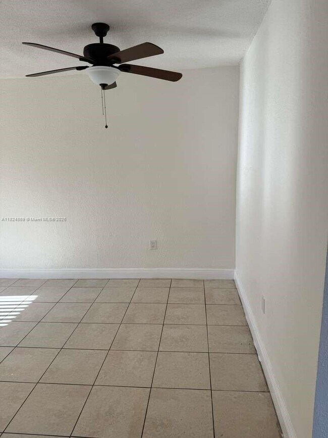 Building Photo - 120 Royal Palm Rd