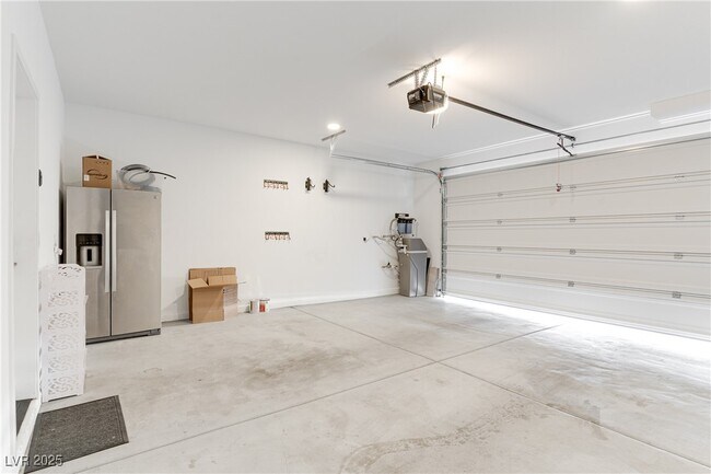 Building Photo - 6333 Redstone Hls Dr