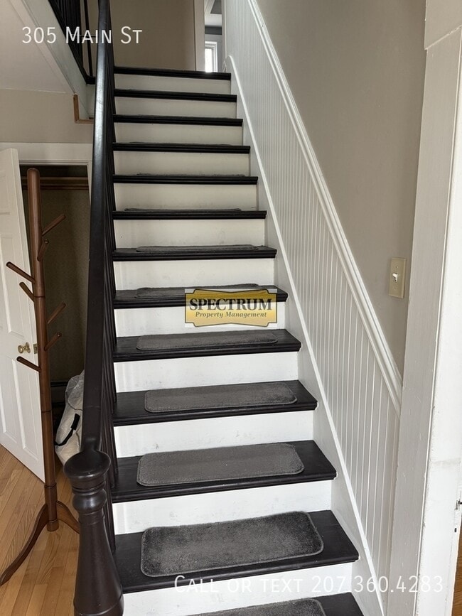 Building Photo - 305 Upper Main St