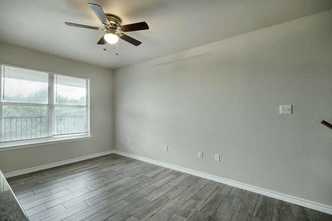 Building Photo - 107 Castleberry Ct
