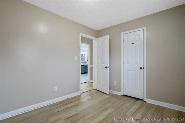 Building Photo - 929 Hollydale Ln