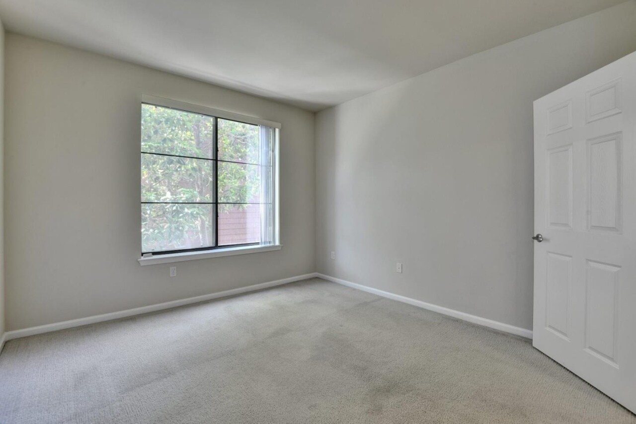 Building Photo - 1060 S 3rd St