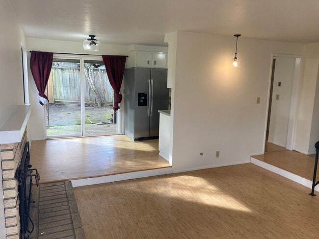 Building Photo - 3 Bedroom House in SW Eugene