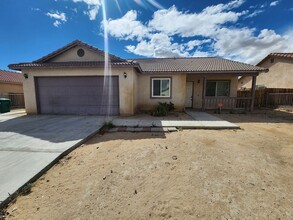 Building Photo - 3 Bedroom 2Bath- A Must See!