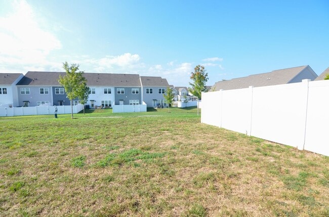 Building Photo - Stunner in Harvest Point