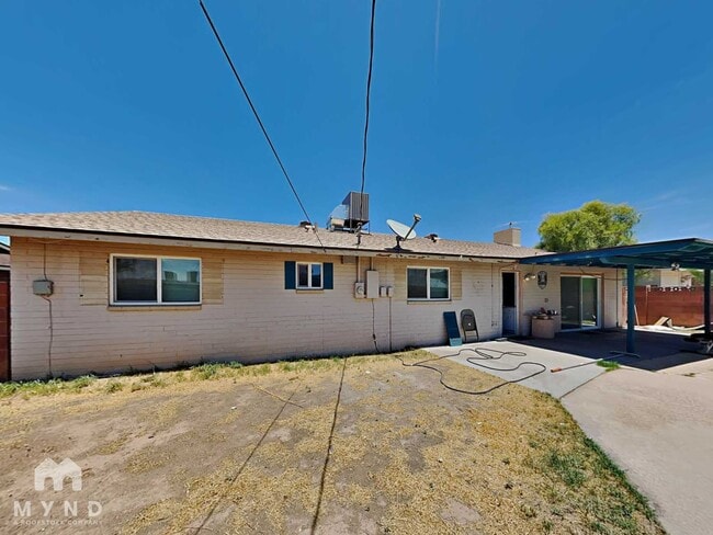 Building Photo - 537 E Laguna Dr