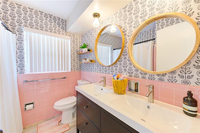 Building Photo - 14283 Sharon Dr