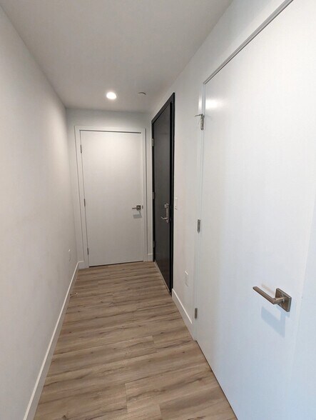 Building Photo - 338 Mariposa Ave