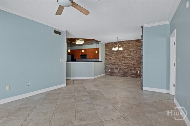 Building Photo - 2208 Walden Park Dr