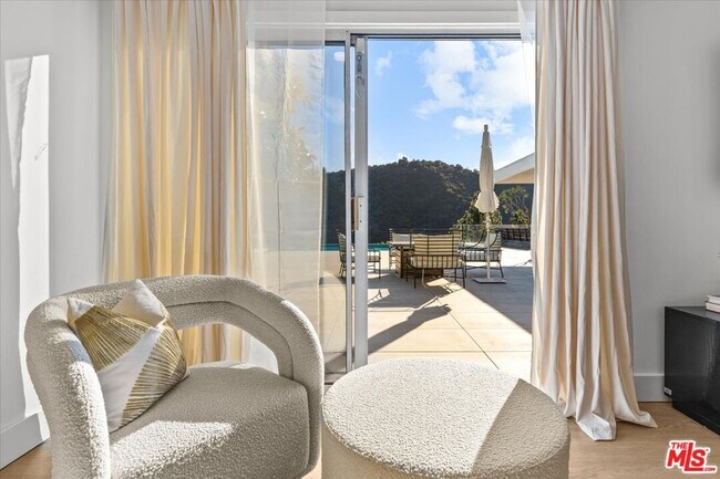 Building Photo - 1650 Clear View Dr