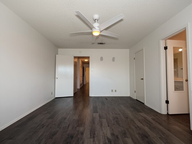 Building Photo - 925 Boone Dr