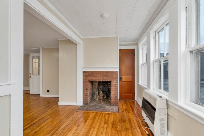 Building Photo - 86 Main St