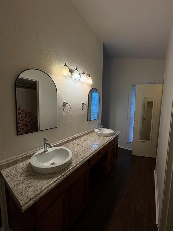 Building Photo - 6200 Woodhue Dr