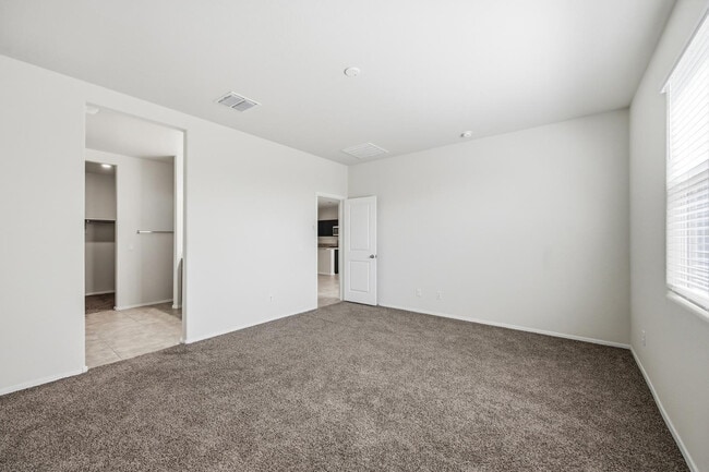 Building Photo - 1033 W Avalon Canyon Dr