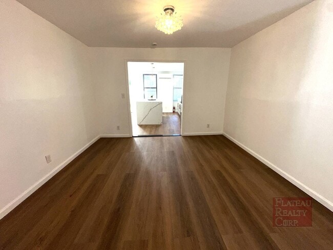 Building Photo - 364 Marion St