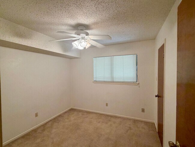 Building Photo - 108 Stone Canyon Ct